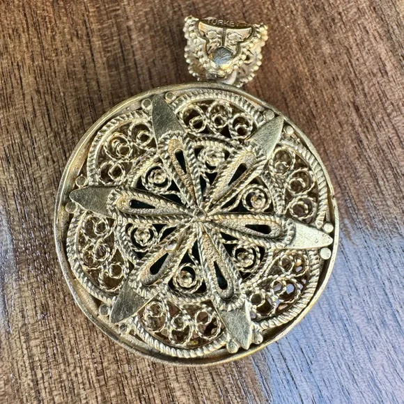 Vintage Turkish Gold Filigree Pendant with Apatite Gemstones - Picture 2 of 6